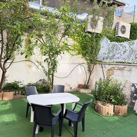 Ouriquestay Hostel *